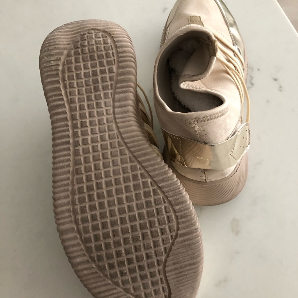 Sneaker - Picture 2 of 4